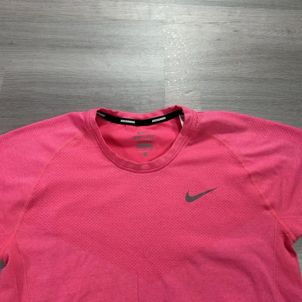 Nike Dri-FIT Running Shirt Mens Small Pink Short Sleeve Training Top 589640-646